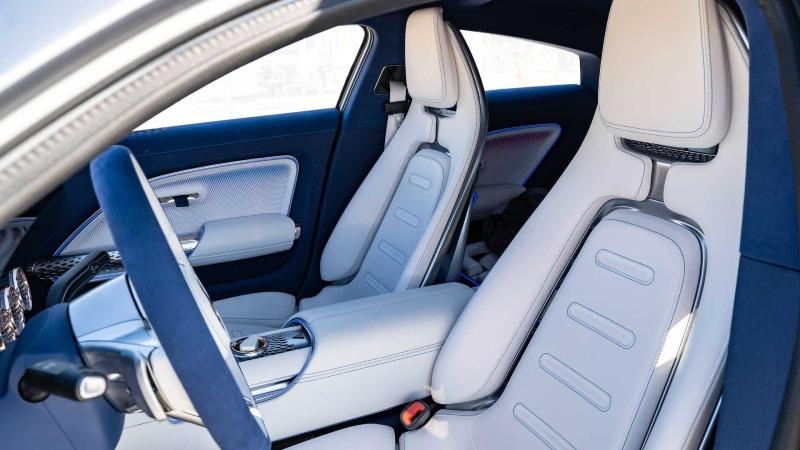 mercedes-benz-vision-eqxx-concept-interior-front-seats.jpg