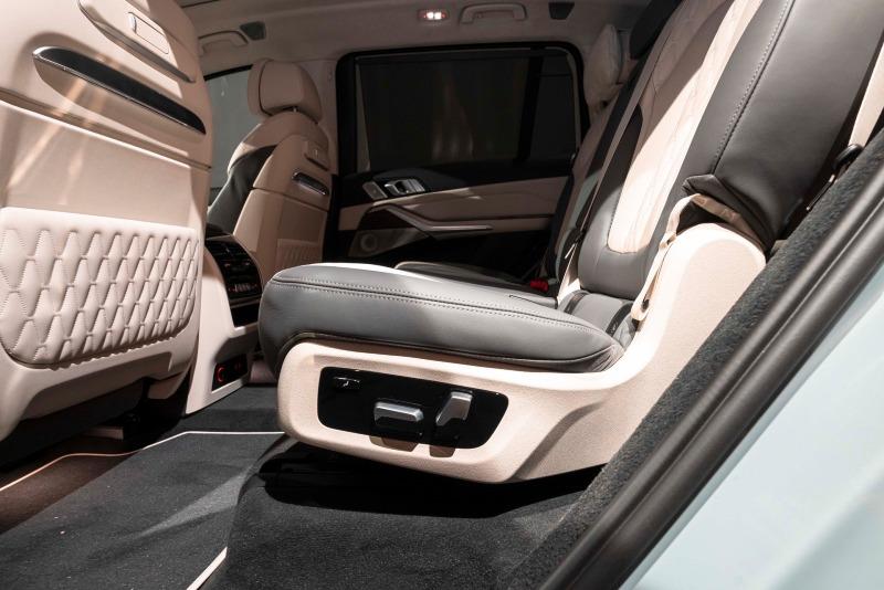 2023-bmw-x7-m60i-18.jpg