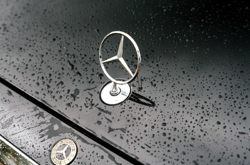 3-mercedes-benz-s-class-2022-road-test-review-nose-badge.jpg