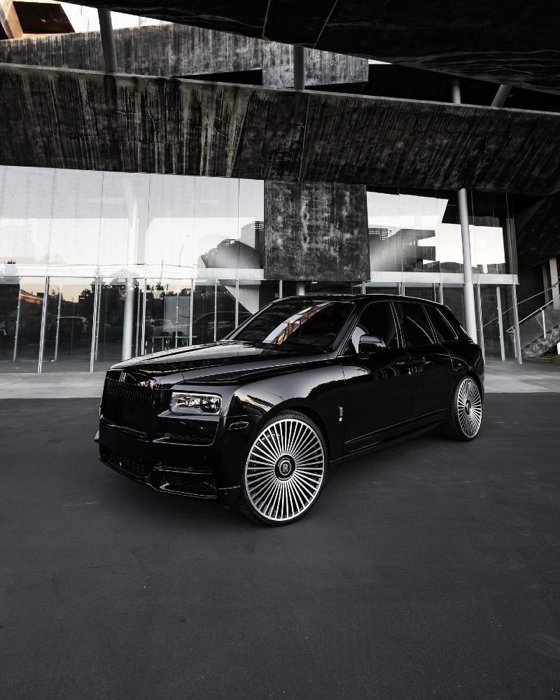 scott-disick-adds-black-rolls-royce-cullinan-rolling-on-forgiato-26s-to-collection_3 (1).jpg