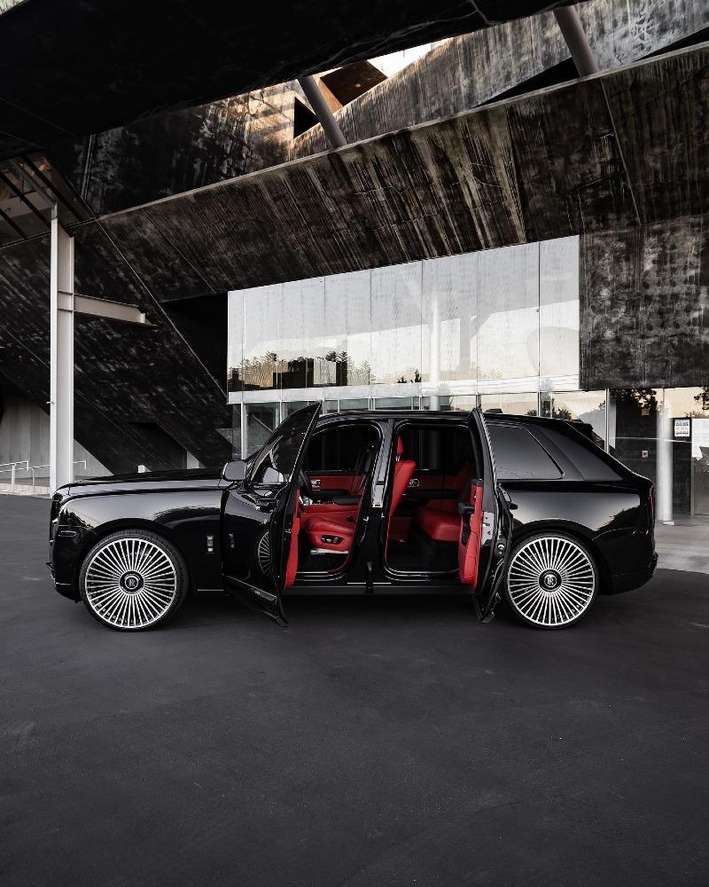 scott-disick-adds-black-rolls-royce-cullinan-rolling-on-forgiato-26s-to-collection_6.jpg