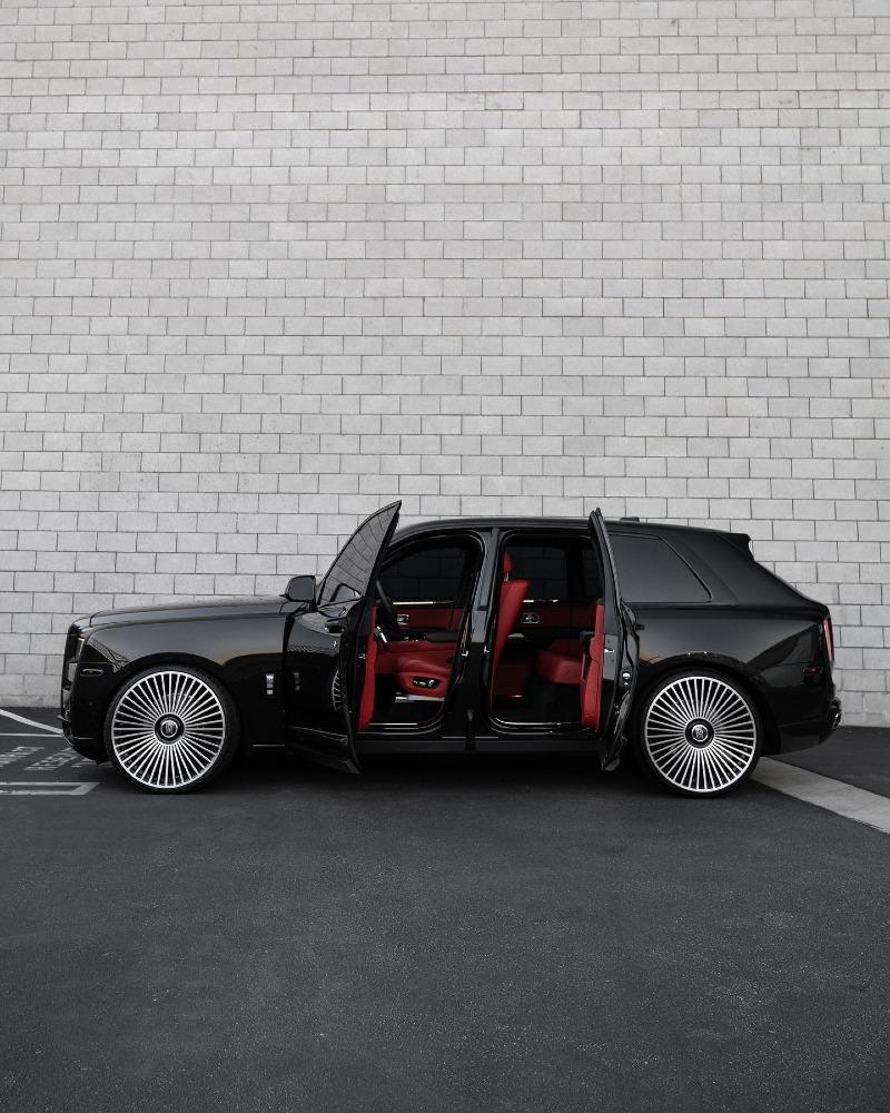 scott-disick-adds-black-rolls-royce-cullinan-rolling-on-forgiato-26s-to-collection_9.jpg