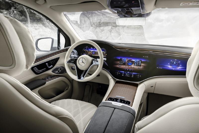 2023-mercedes-benz-eqs-suv_100837557_l.jpg
