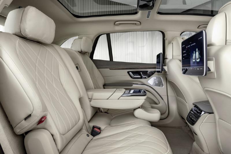 2023-mercedes-benz-eqs-suv_100837551_l.jpg
