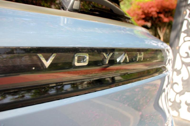 3-voyah-free-2022-first-drive-review-rear-badge.jpg