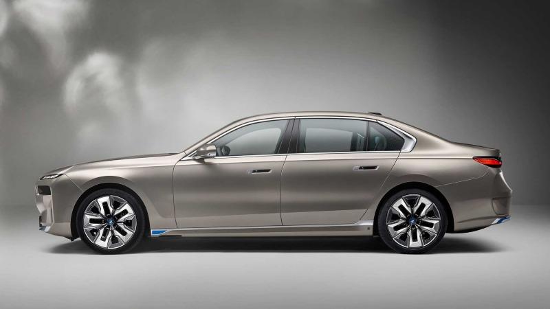 2022-bmw-i7 (1).jpg