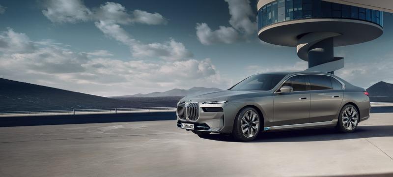 bmw-7-series-i7-sp-desktop.jpg.asset.1649928545350.jpg