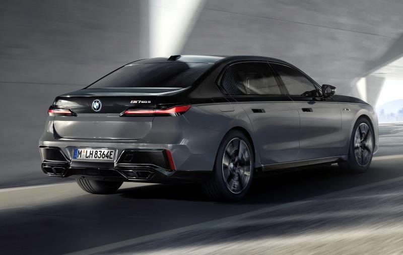 2023-BMW-M760e-xDrive-16.jpg
