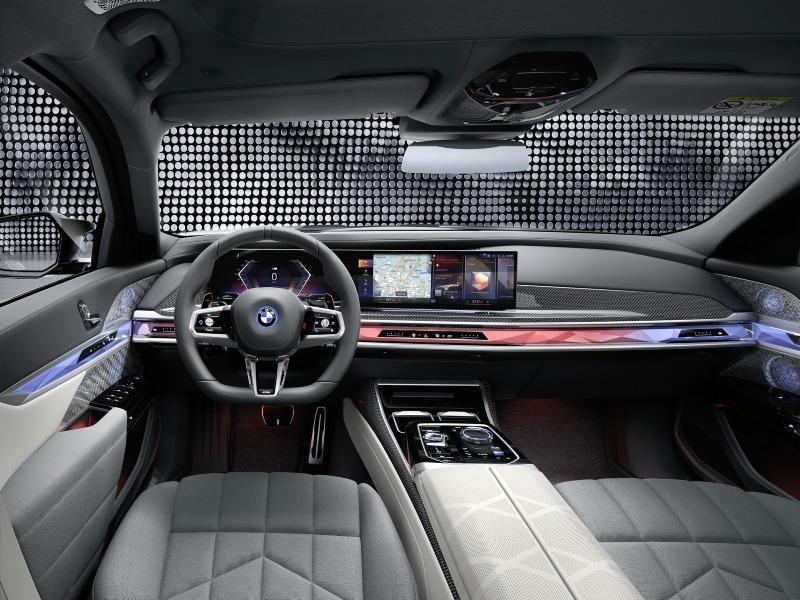 2023-BMW-M760e-xDrive-6.jpg