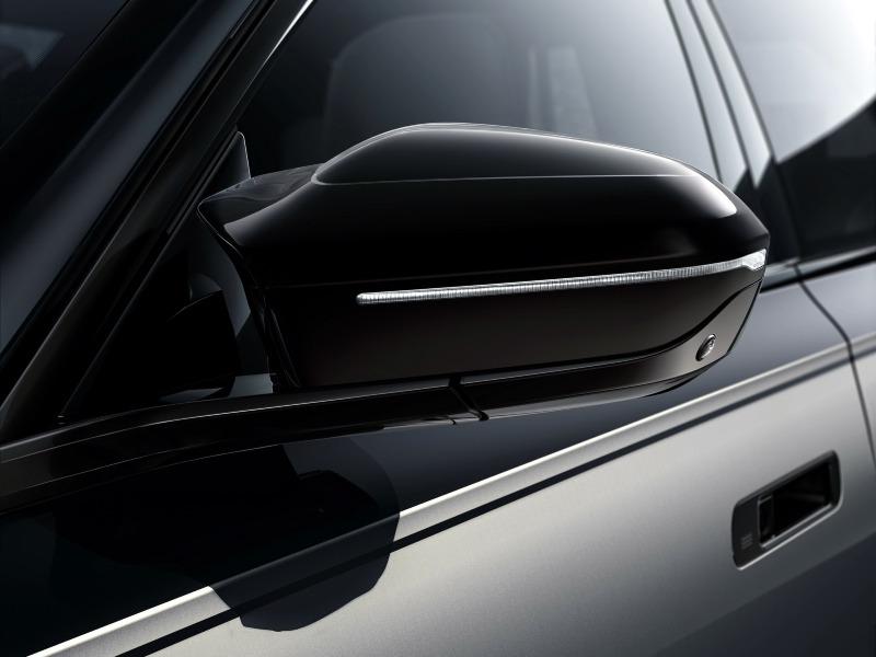 2023-BMW-M760e-xDrive-30.jpg