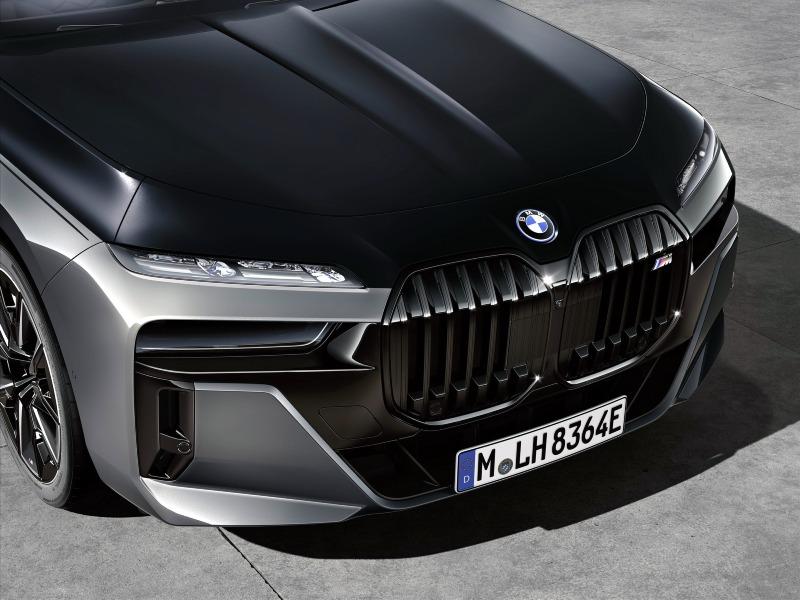 2023-BMW-M760e-xDrive-31.jpg