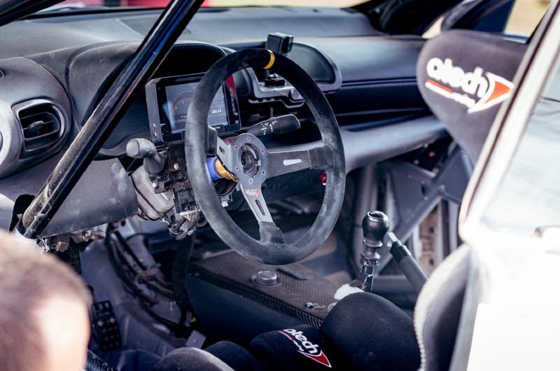 2-toyota-gazoo-racing-gr-yari-iberian-cup-dashboard.jpg