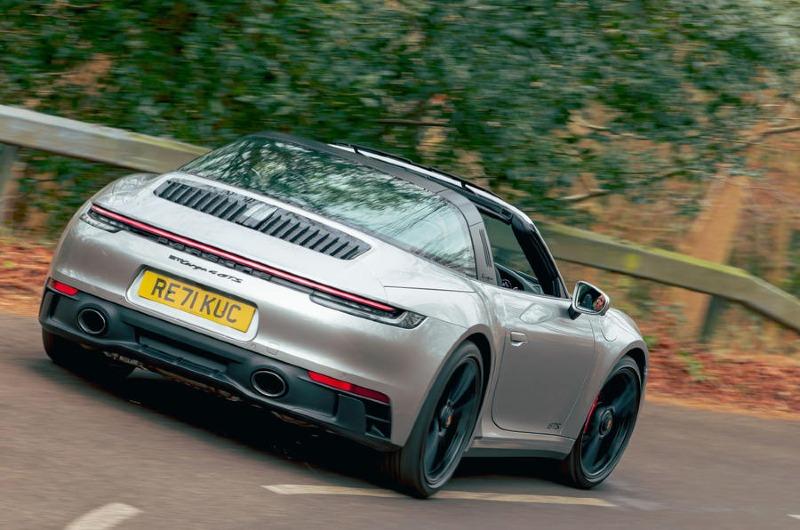 015-porsche-911-targa-4-rear-cornering-034.jpg