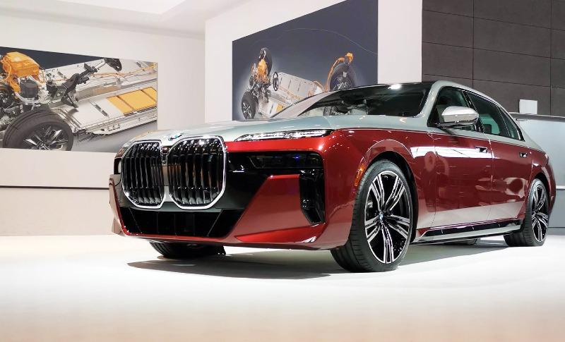 LIVE-straight-from-Munich-reveal-of-the-new-BMW-7.jpg