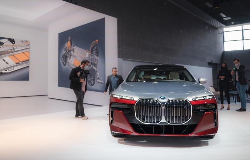 bmw-7-series-two-tone-paint-02-1536x986-1.jpg