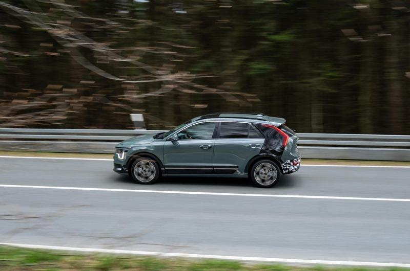 13-kia-niro-hybrid-2022-fd-pan.jpg