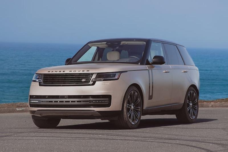 2022-land-rover-new-range-rover-carbuzz-981386.jpg