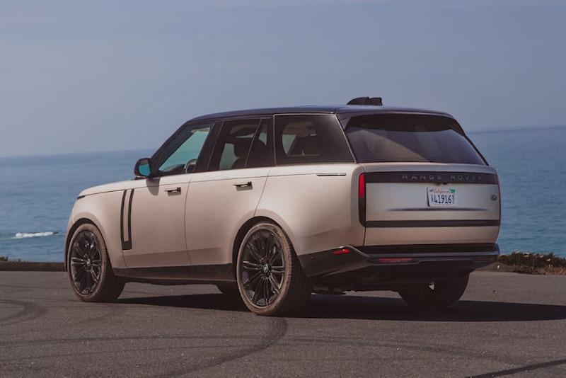 2022-land-rover-new-range-rover-carbuzz-981382.jpg