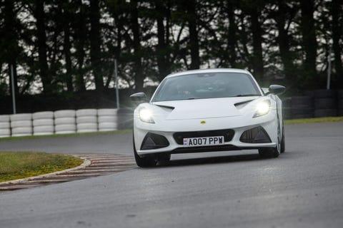 lotus-emira-vp-3277-1646664324.jpg