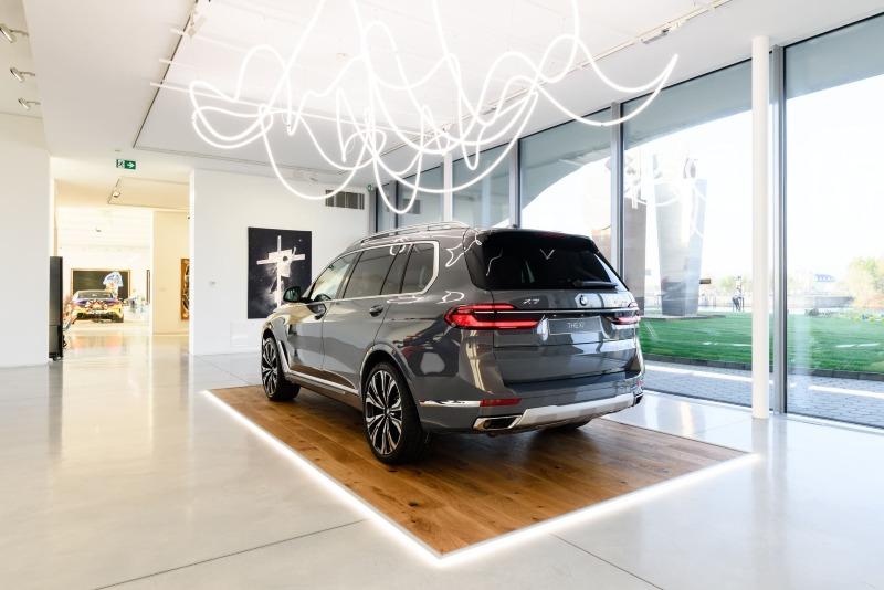 bmw-x7-danubiana-museum-0002.jpg