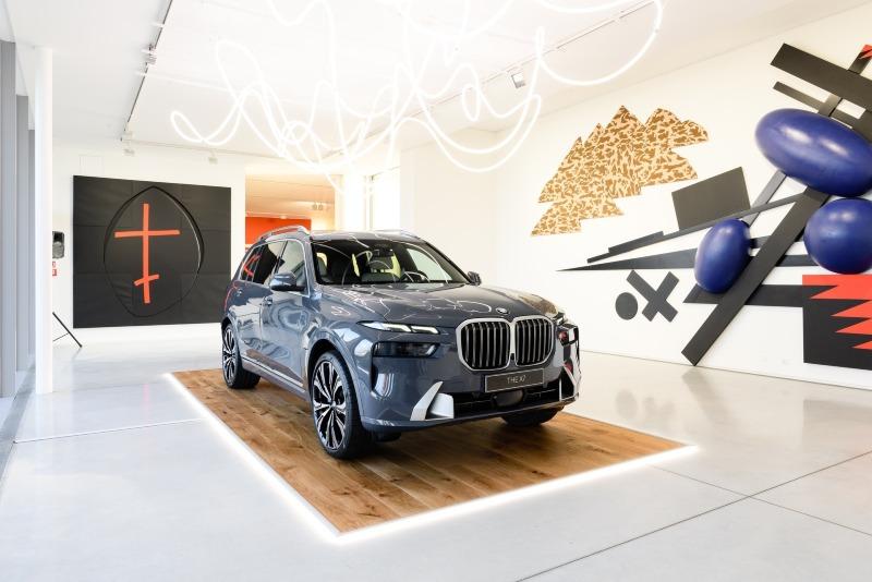 bmw-x7-danubiana-museum-0000.jpg