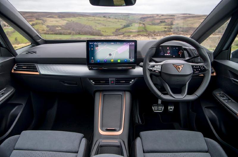 6_cupra_born_58kwh_straight_dash.jpg