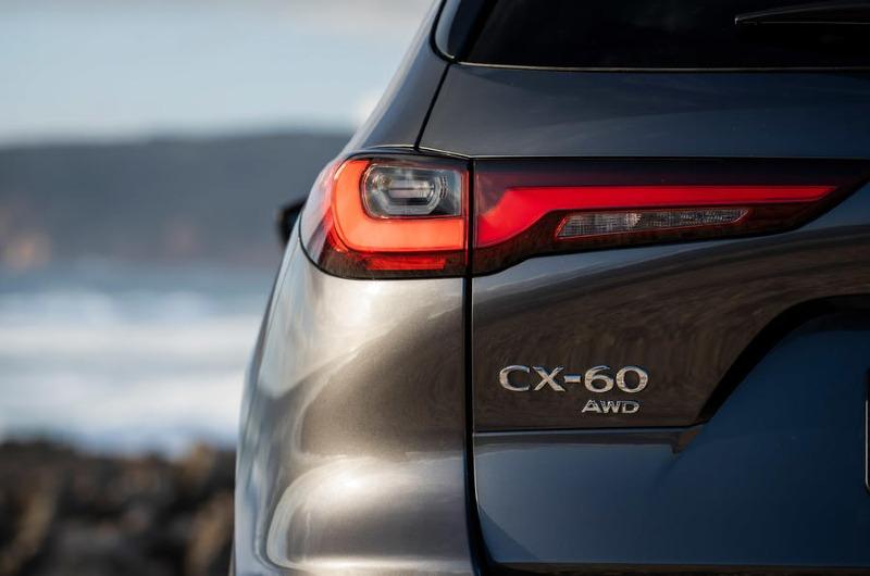 90-mazda_cx_60_machine_grey_rear-light.jpg