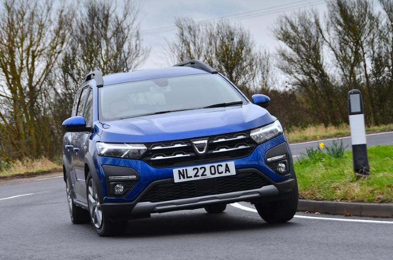 03-dacia-jogger-road-test-2022-front-corner-bold.jpg