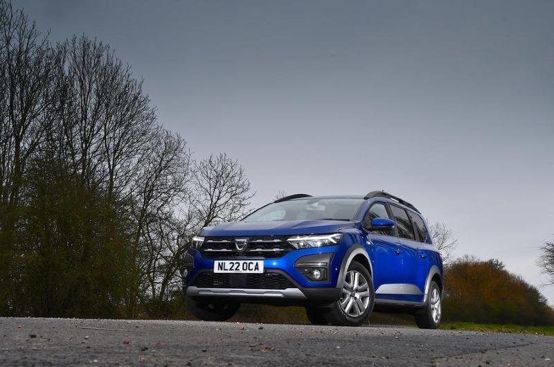 19-dacia-jogger-road-test-2022-static.jpg