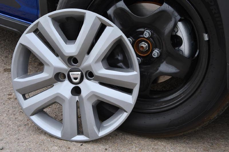 04-dacia-jogger-road-test-2022-wheel.jpg