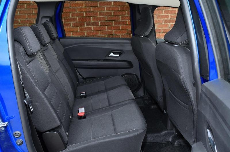 09-dacia-jogger-road-test-2022-rear-seats.jpg