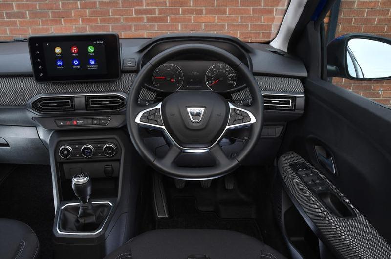11-dacia-jogger-road-test-2022-dashboard.jpg