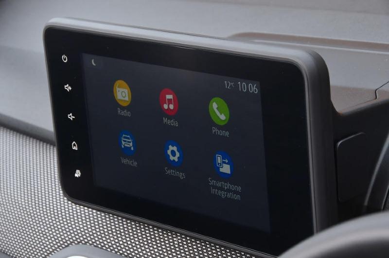 13-dacia-jogger-road-test-2022-infotainment.jpg