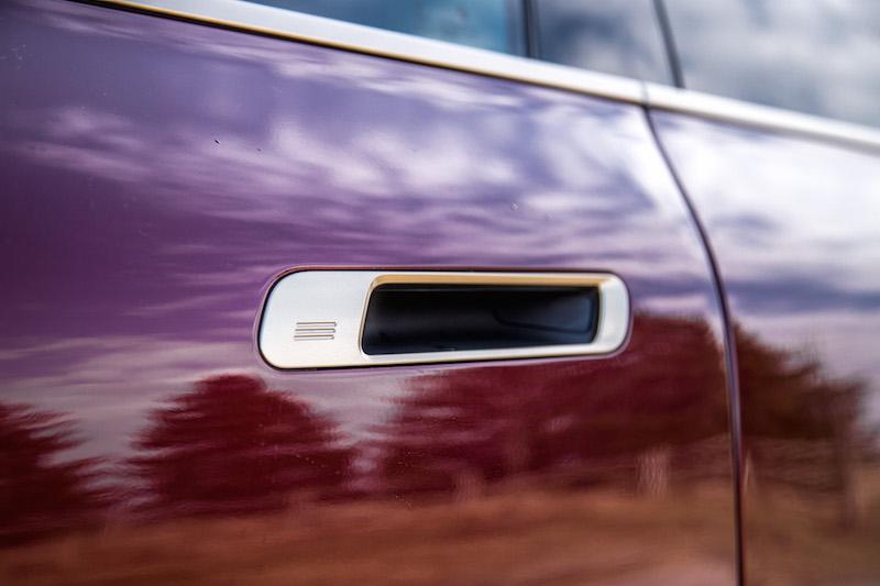 ix-door-handle.jpg