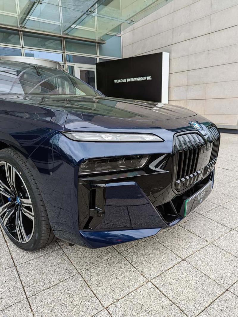 bmw-i7-tanzanite-blue-0008.jpg