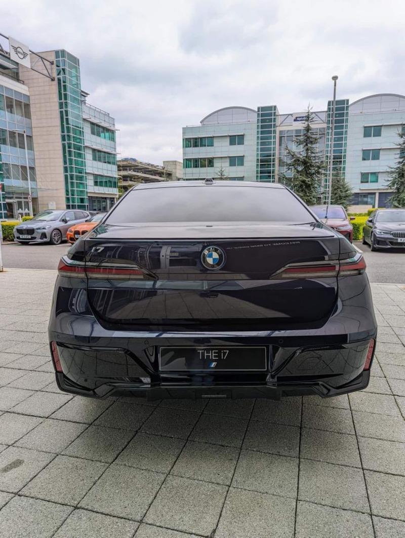 bmw-i7-tanzanite-blue-0002.jpg