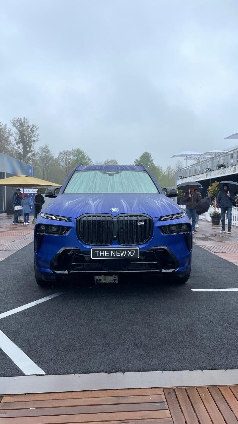 bmw-x7-Frozen-Marina-Bay-Blue-0000-scaled-1.jpg