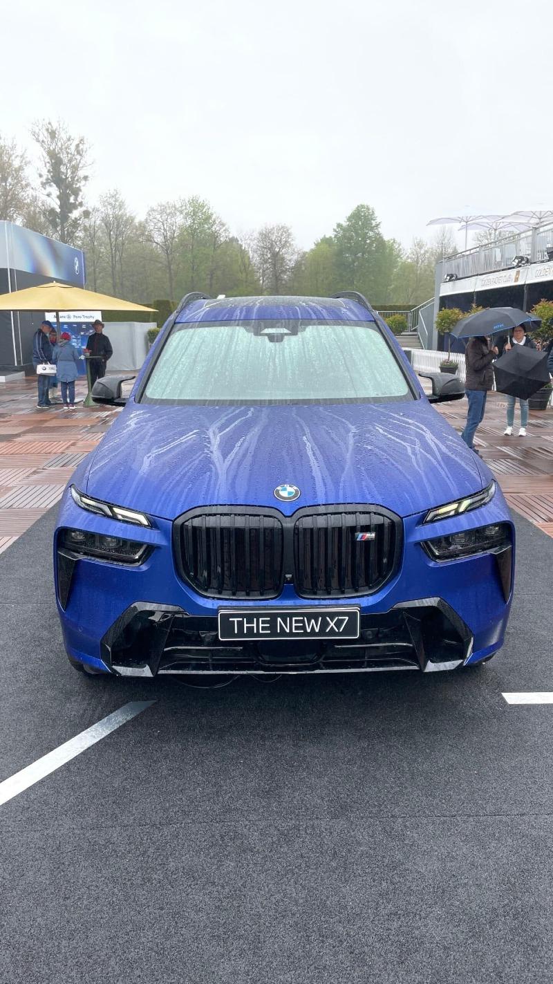 bmw-x7-Frozen-Marina-Bay-Blue-0001-scaled.jpg