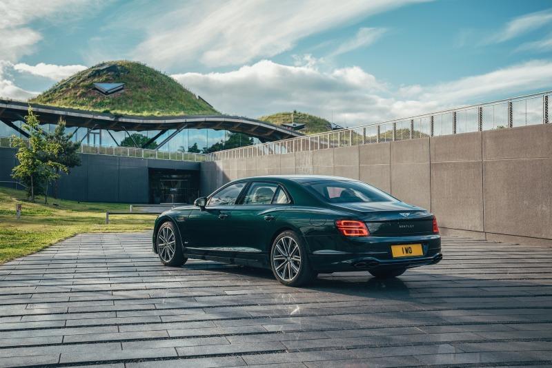 2021-Bentley-Flying-Spur-Hybrid_01.jpg
