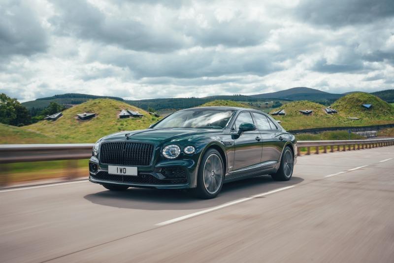 2021-Bentley-Flying-Spur-Hybrid_02.jpg