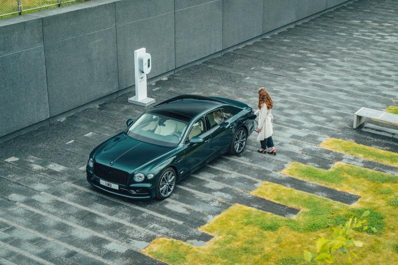 2021-Bentley-Flying-Spur-Hybrid_04.jpg