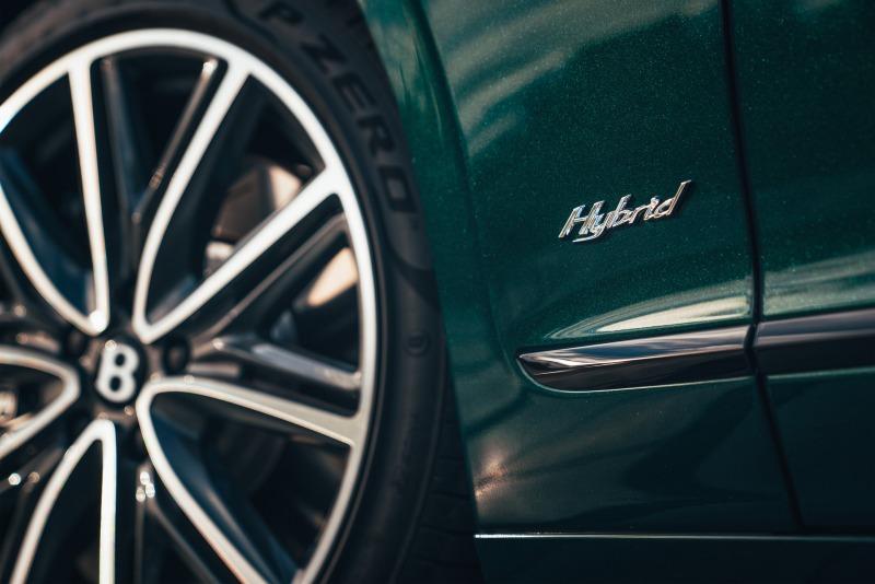 2021-Bentley-Flying-Spur-Hybrid_07.jpg