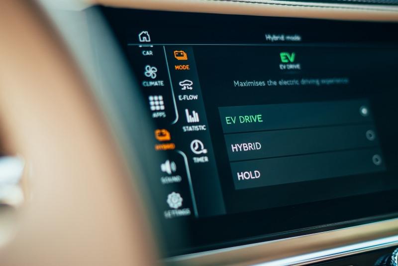 2021-Bentley-Flying-Spur-Hybrid_05.jpg