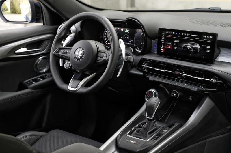 09-alfa-romeo-tonale-2022-first-drive-cockpit.jpg