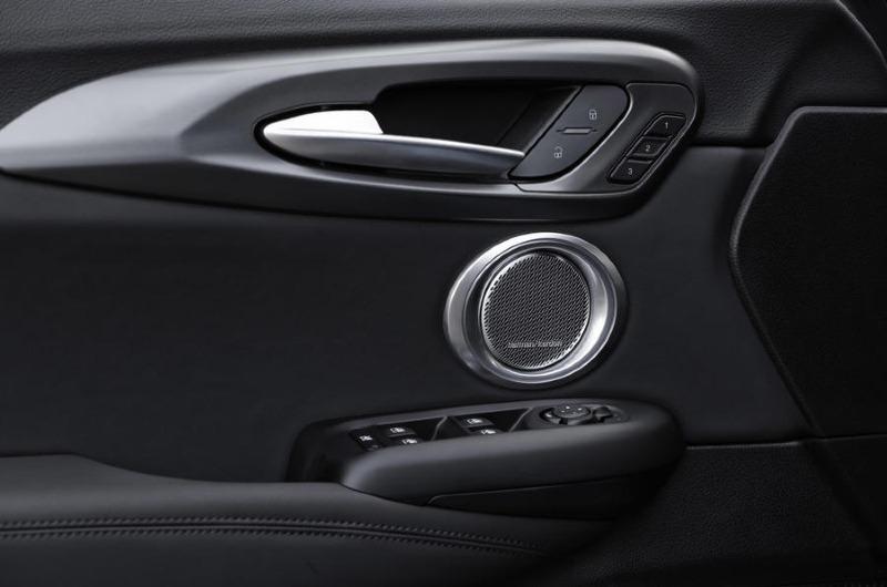 13-alfa-romeo-tonale-2022-first-drive-interior-doorhandle.jpg