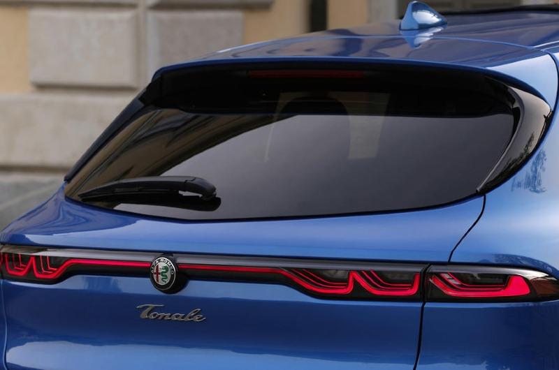 06-alfa-romeo-tonale-2022-first-drive-rear-window.jpg