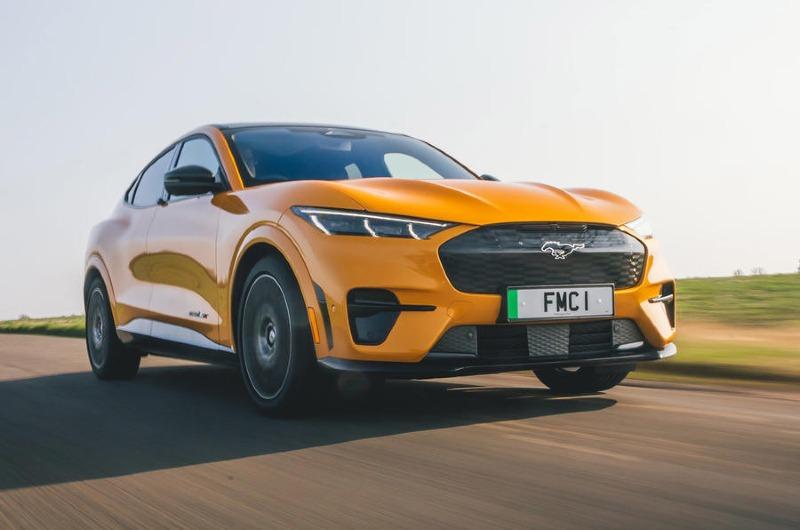 001ford-mustang-mach-e-gt-front-tracking-2022_0.jpg