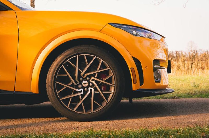 008ford-mustang-mach-e-gt-wheels-2022_0.jpg