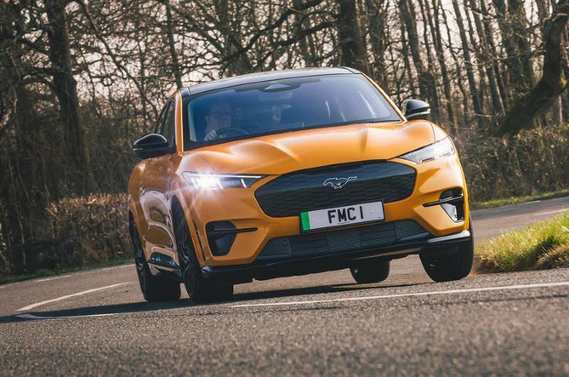 005ford-mustang-mach-e-gt-front-cornering-2022_0.jpg