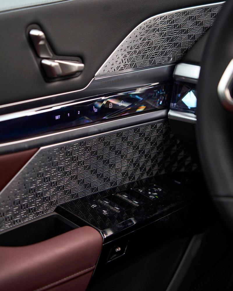 bmw-i7-7-series-33.jpg